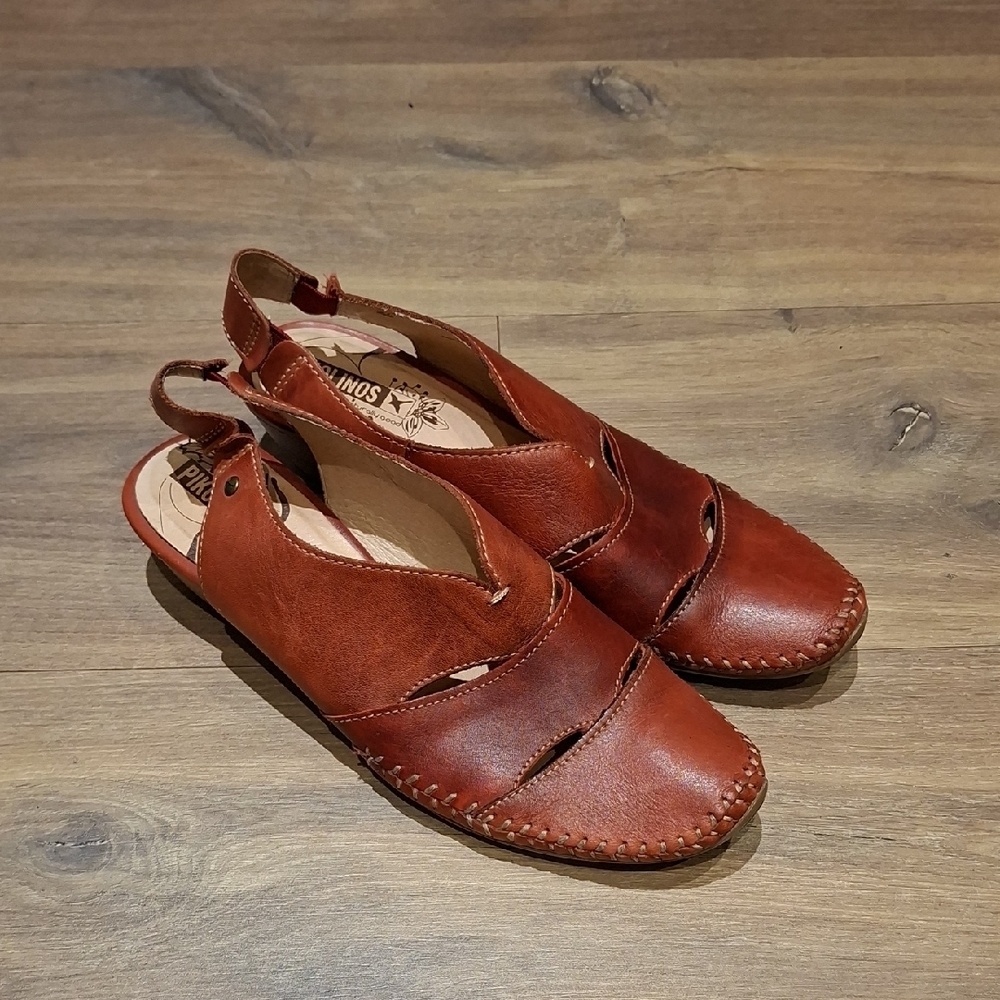 Pikolinos Women's Red Leather Cut-out Boho Pointed-toe Mules (EU 40/US 9.5)